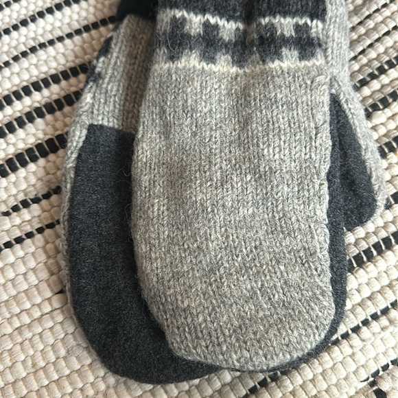 Wool mittens - Picture 3 of 7